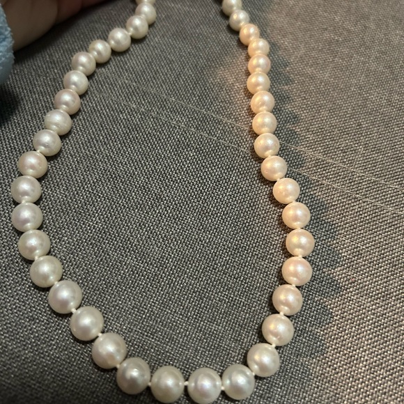 Pacific pearls: Authentic white pearl necklace - Picture 2 of 4